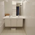 In By The דירה ניופורט